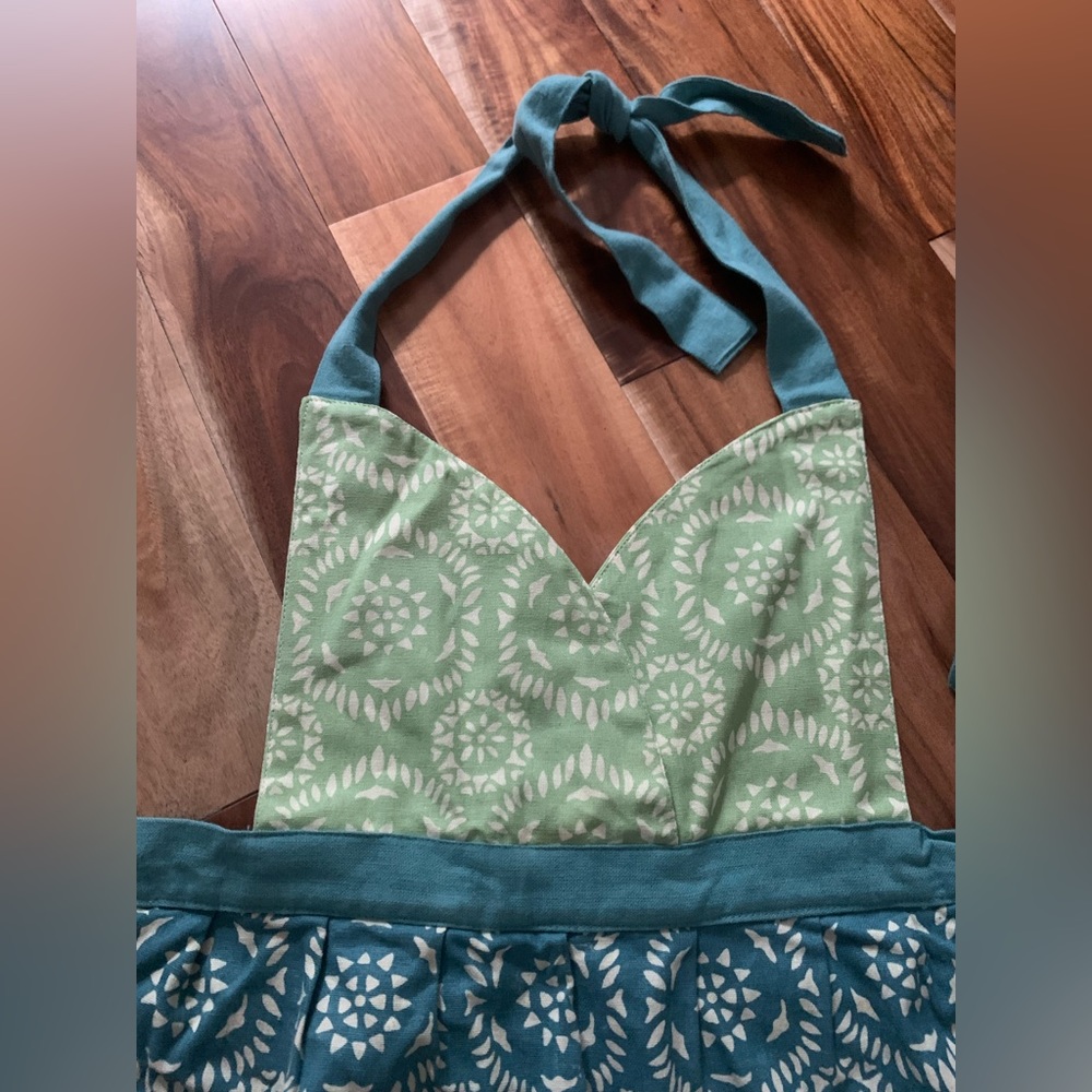 Ruffle Apron - Picture 3 of 5